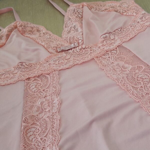 Camisola Plus Size Sexy Renda Decote V Laço e Alça Regulável - Imagem 2