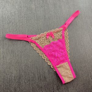 Calcinha Fio String Renda Nude com Detalhes Coloridos