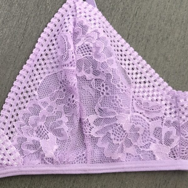 Conjunto Lingerie Renda com Bijuteria Dourada e Tanga Sensual - Imagem 2